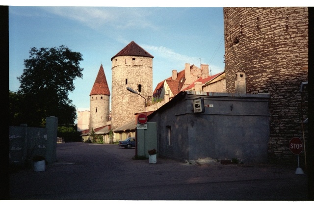 Vaade Plate torni juurest Tallinna linnamüürile ja tornidele