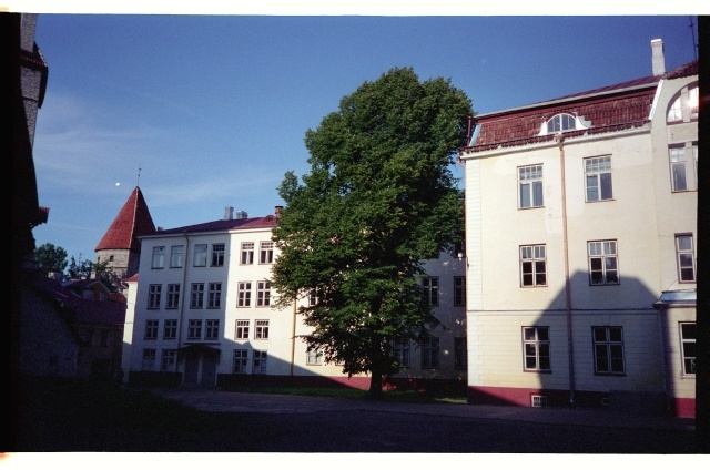 Soor-Kloostri tänav Tallinna vanalinnas, vaade Gustav Adolfi Gümnaasiumile