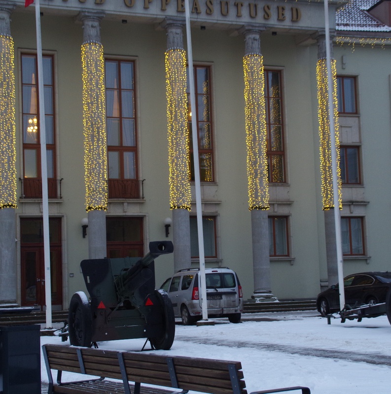 Lenini kuju Eesti Põllumajanduse Akadeemia peahoone ees rephoto