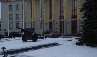 Negative. Tartu City and County Song Festival 1985. A. Nilson's whole. Tartu Academic Men's Choir and Orchestra in front of the Estonian Academy of Agriculture. rephoto