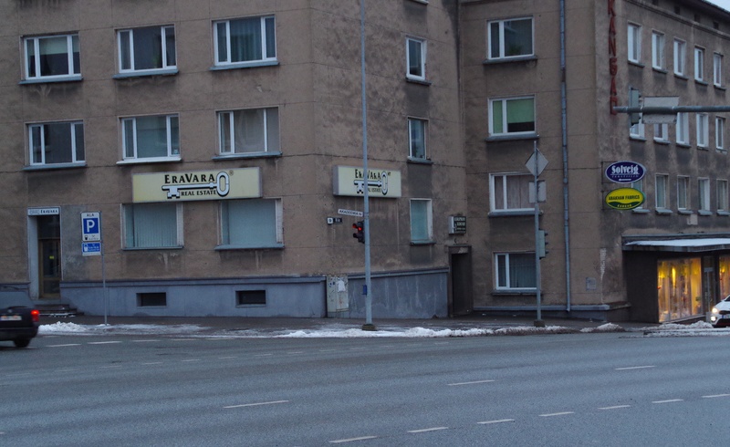 Negatiiv. III poistekooride laulupidu Tartus 1986. A. Nilsoni kogu. Koorijuhtide saabumine Lenini kuju juurde. rephoto