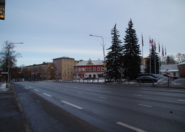 Tartu varemed. Riia ja Võru t (vaade Kaitseliidu maja Riia t poolsest küljest Võru t suunas). Taga vasakul Erakliinik (kõrge hoone), Võru t algus.
Tartu, 1.04.1944. Foto Ilja Pähn. rephoto