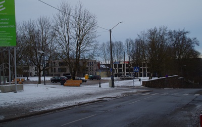 Aia t.  Vaade Aia ja Tähe t nurga juurest  kesklinna suunas. Ühel majal rätsepatöökoja reklaamsilt: Портной.   
Tartu, 1910. aastad. rephoto