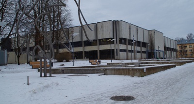 Tartu Ülikooli raamatukogu, vaade hoonele nurgalt. Arhitektid Kalju Valdre, Mart Kalling rephoto