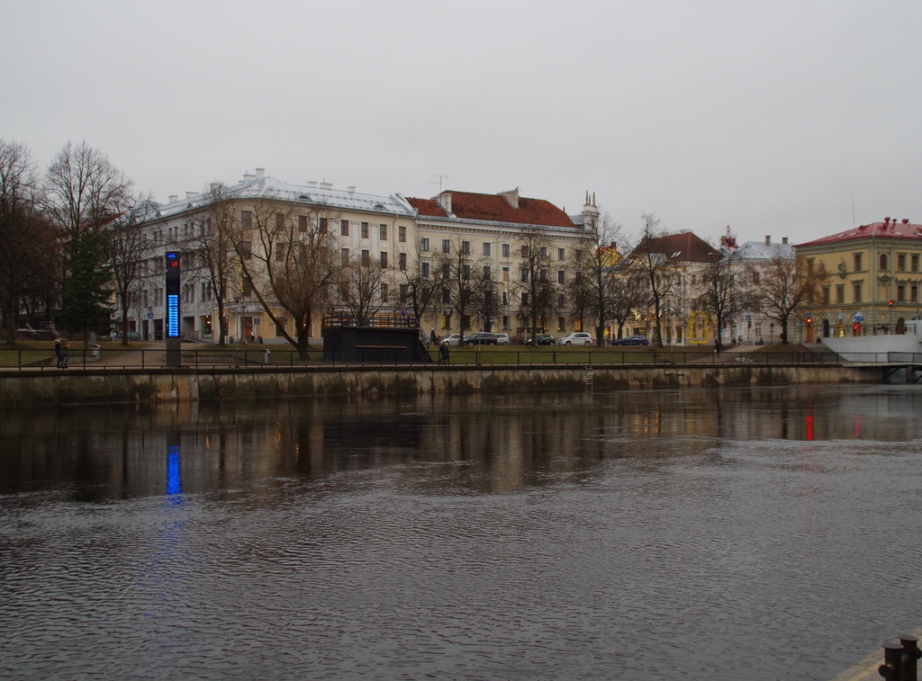 View of the buildings located at the corner of Vabaduse pst and Poe Street and at the beginning of Raekoja square in the direction of Emajõe W rephoto