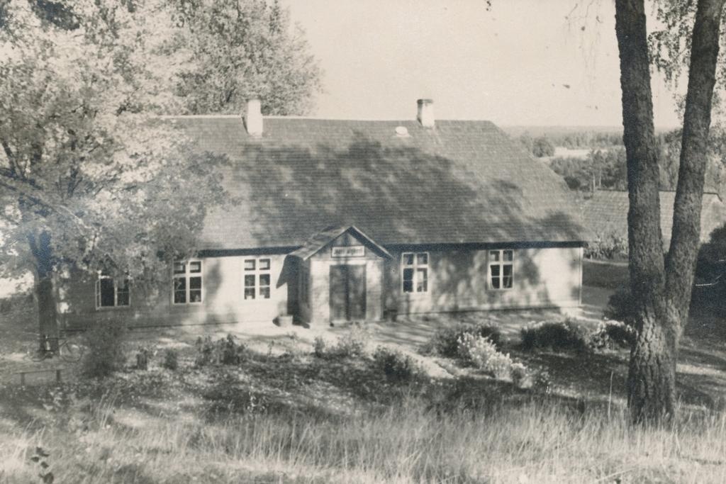 Foto Jaani algkool, kust tulevad Võru III 7.aastase kooli 5 klassi õpilased. 1960.dad