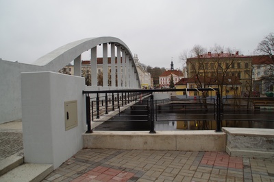 Purustatud Kivisild ja hooned, vaade sillale, taga raekoja plats rephoto