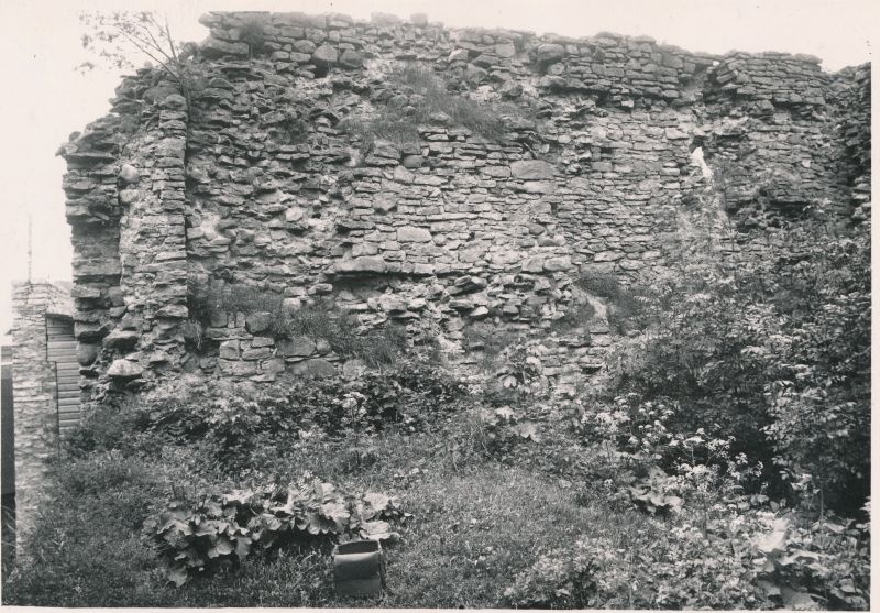 Foto. Haapsalu lossi eellinnuse edelanurk (seestpoolt) 1933. Fotograaf J. Grünthal