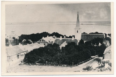 Foto. Haapsalu. Vaade Turuplatsile, linnavalitsusele ja Jaani kirikule. (E - 289-2).  duplicate photo
