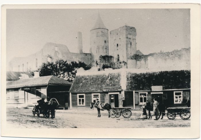 Foto. Haapsalu. Vaade lossivaremetele Ehte tän poolt. HM 1525/5.