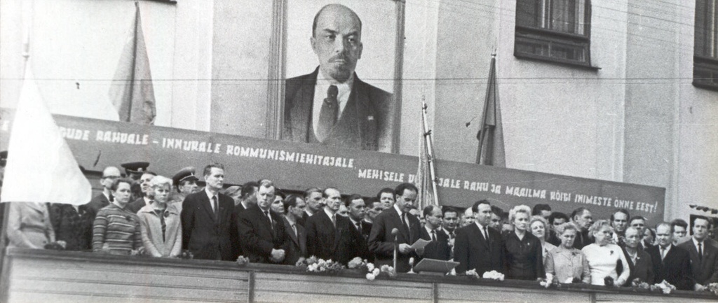 Foto. Võru Rajooni Kultuurimaja "Kannnel" avamine 15.augustil 1964.a. Kõneleb J. Ollino.