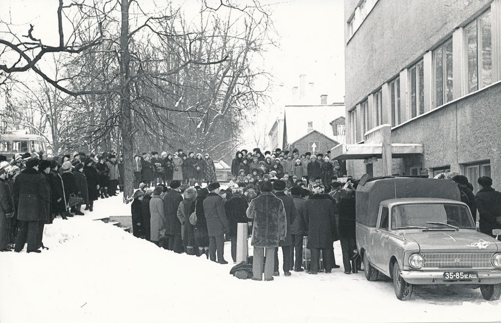 Foto. Võru Koduloomuuseumi hoone avamine 10.veebruaril 1983.a.Räni Laanmaa foto