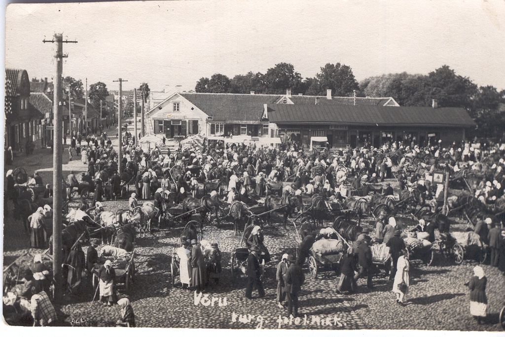 Fotopostkaart. Vaade Võru linna turuplatsile 1920.aastal.Fotograaf J.Mikk