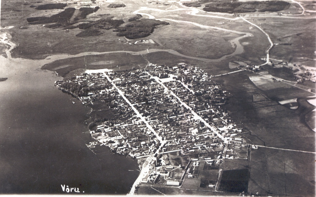 Aerofoto  Võru. Vaade linnale õhust. Järv, park, tänavad 1928.aastal