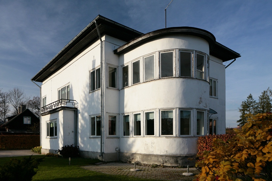 Mihkel Varriku maja Viljandis, vaade hoonele. Arhitekt Olev Siinmaa