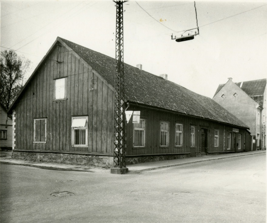 Elamu Viljandis, vaade hoonele nurgalt