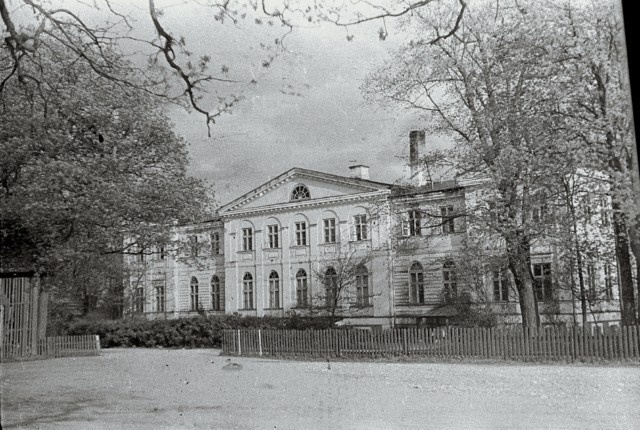 Behind the main building of Kuremaa Manor. 1960