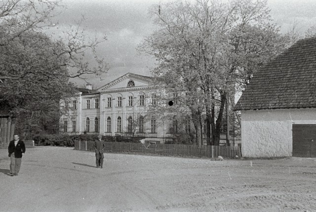 Behind the main building of Kuremaa Manor. 1960