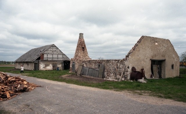 Ruins of apple dress 20.05.1997