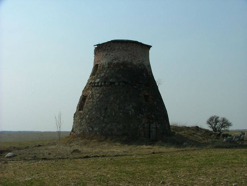 Kuremaa Manor windmill 26.04.2006