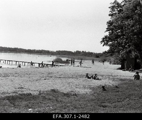 Holidaymakers on the beach of Lake Kuremaa 11.08.1968