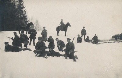Soomusrongi sõdurid Pritsu juures.  duplicate photo