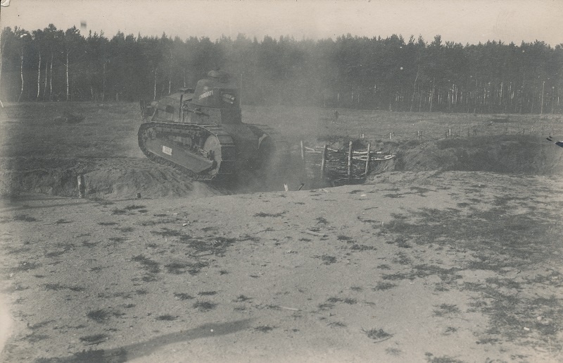 Poola armee tank Renault FT 17 õppustel.