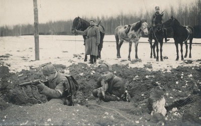 Soomusrongi sõdurid Puka juures.  duplicate photo
