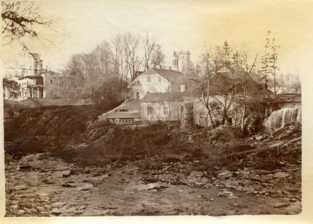 View of the Keila-Joa castle, fish farming and hydroelectric power plant around the 1930s.