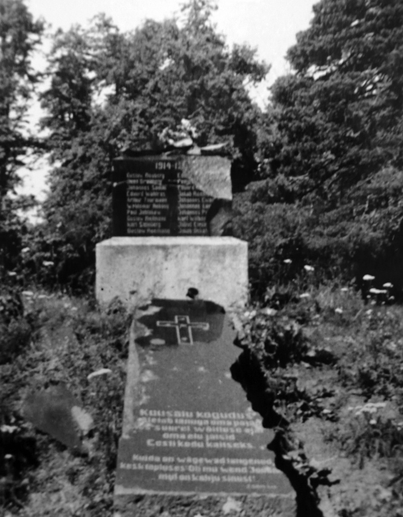 Estonia's first memorial of the War of Independence in Kuusalus in August 1942 before the re-engagement.