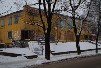 The building of the restaurant "Kaseke" and the store "Tähe" located on the Star Street. rephoto