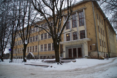 TÜ Õpetajate Instituut (varem: kommertsgümnaasium, kaubanduskool, Tartu Õpetajate Instituut, Tartu Pedagoogiline Kool, Tartu Õpetajate Seminar), hoone vaade. Arhitekt Arnold Matteus rephoto
