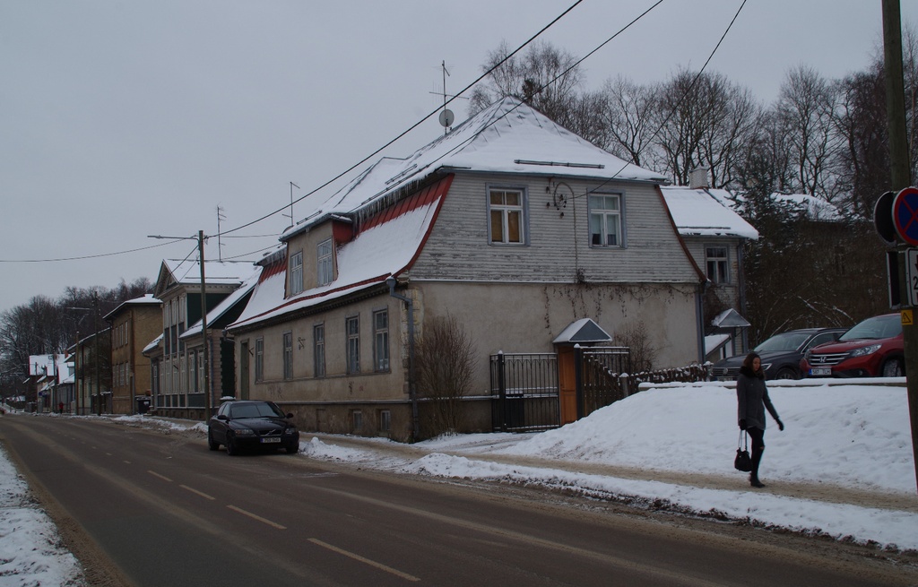 On the left side of the Kalev str. 27, on the left side of the Kalev str. 31 rephoto