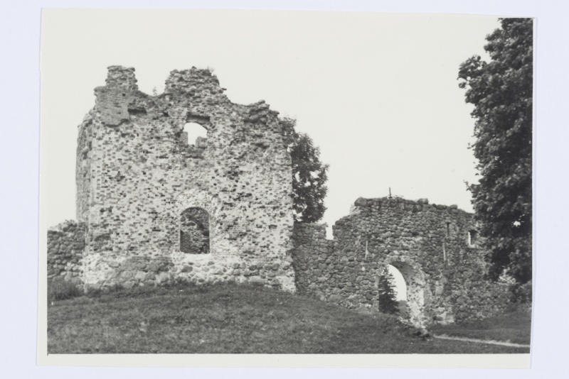 Karksi ordulinnuse varemed