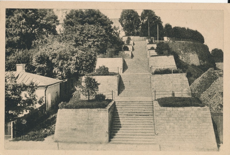 foto, Narva. Kivitrepp ja Pimeaed.