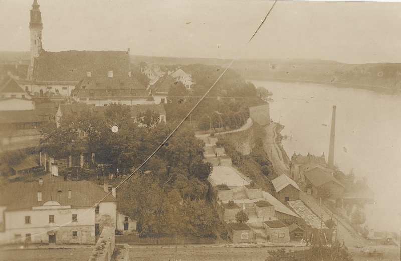 foto, Narva. Kivitrepid Pimeaia juures.