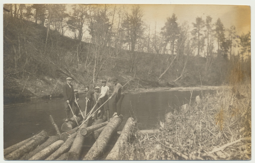 foto Kõpu khk, Kõpu jõgi, palgiparvetus, u 1925 foto K.Palmeus