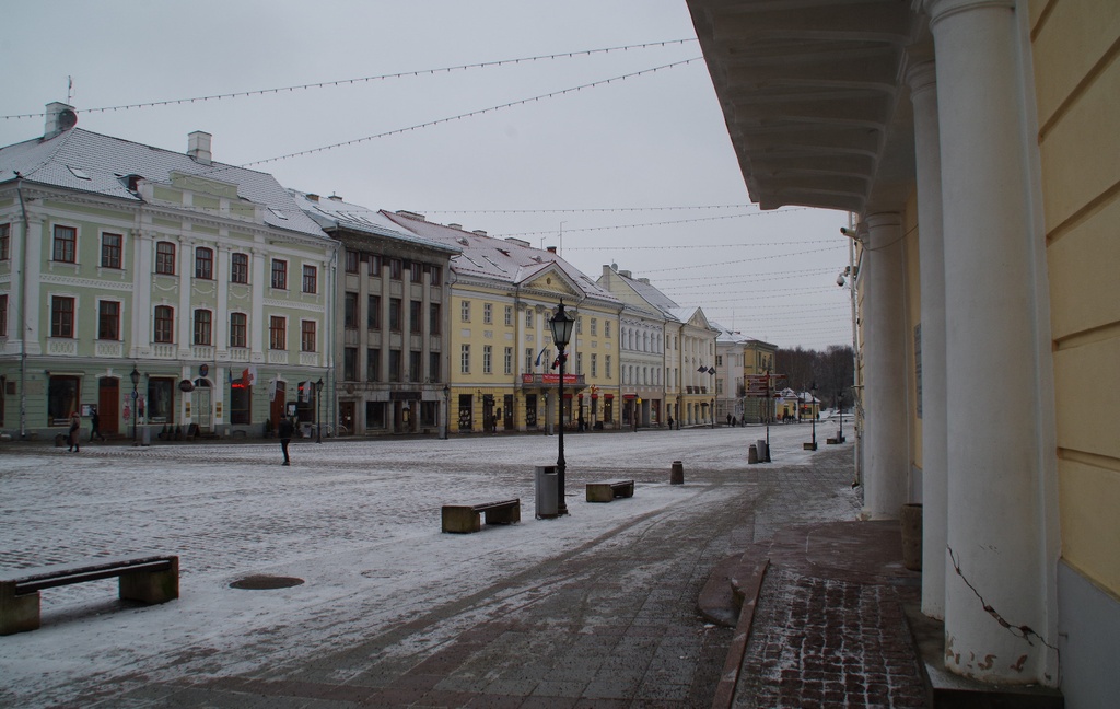 Raekoja plats, vaade Raekoja plats 3 juurest. Taga ülejõel hotell Bellevue. Tartu, 1880-1890. rephoto