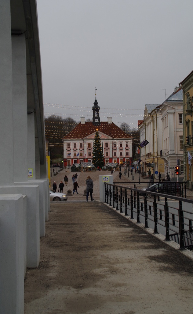 Kivisilla võlv and Tartu Raekoda Tartu, 1920-1930. Photo e. Selleke. rephoto