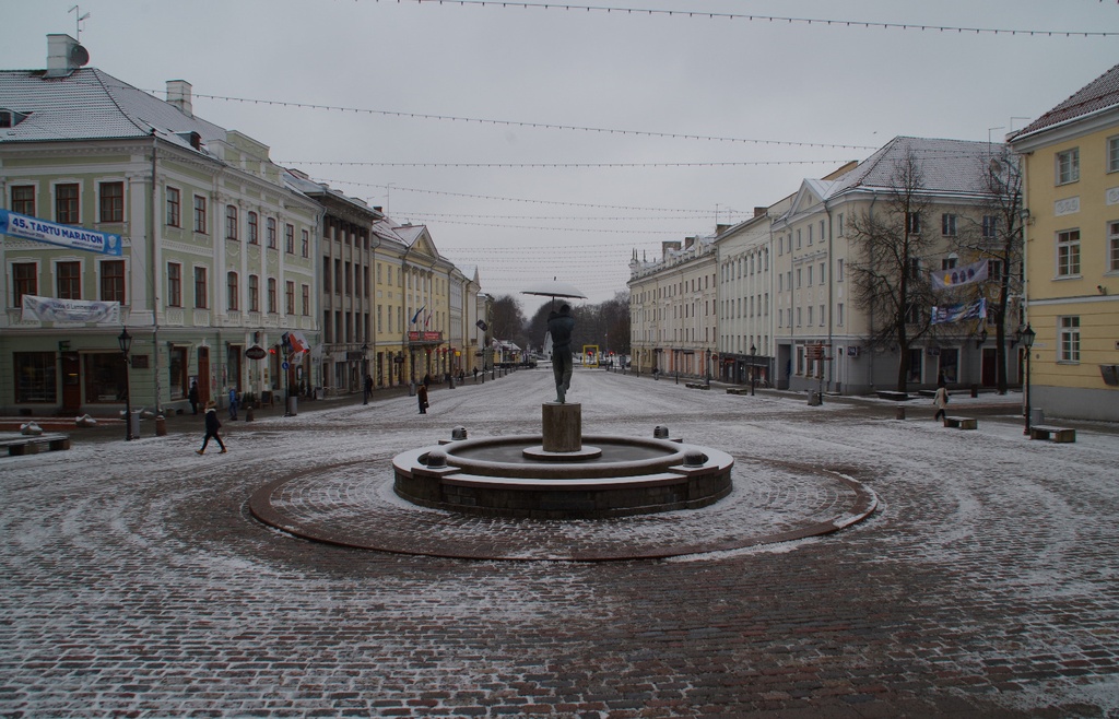 Tartu Estonia : Great Market = Urbdoma placo rephoto