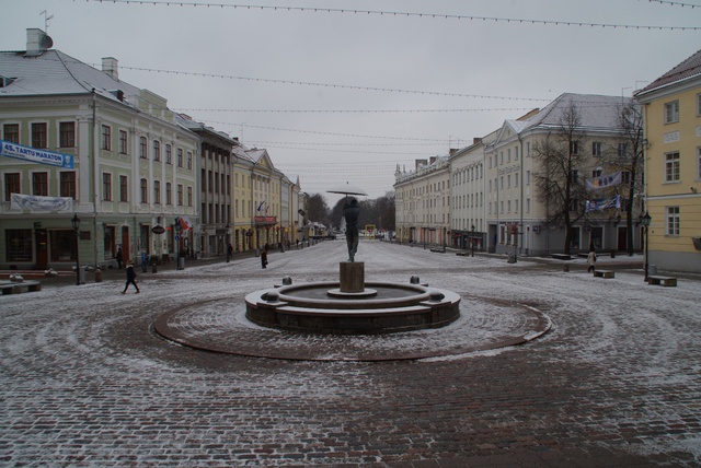 Celebration of the anniversary of the Tartu Peace Treaty at the Raekoja Square rephoto