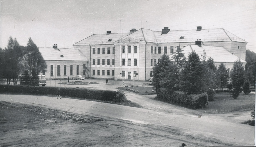 Foto. Väimela NST õppehoone 1972.a.