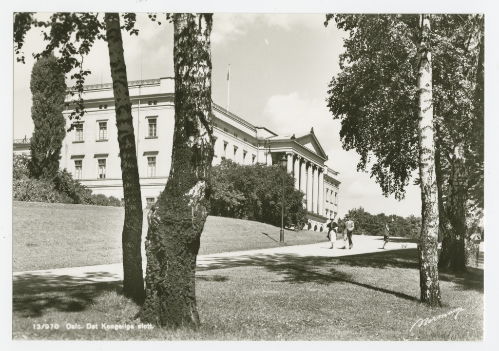 Norra. Oslo. Vaade kuningalossile (Det Kongelige Slott)