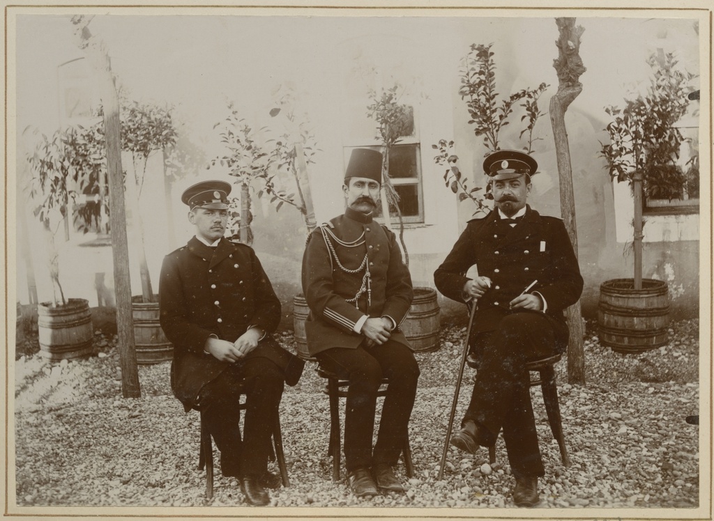 Vene mereväeohvitser Ivan Magarinski koos Vene ja Türgi ohvitseridega Smyrnas 1897.a.