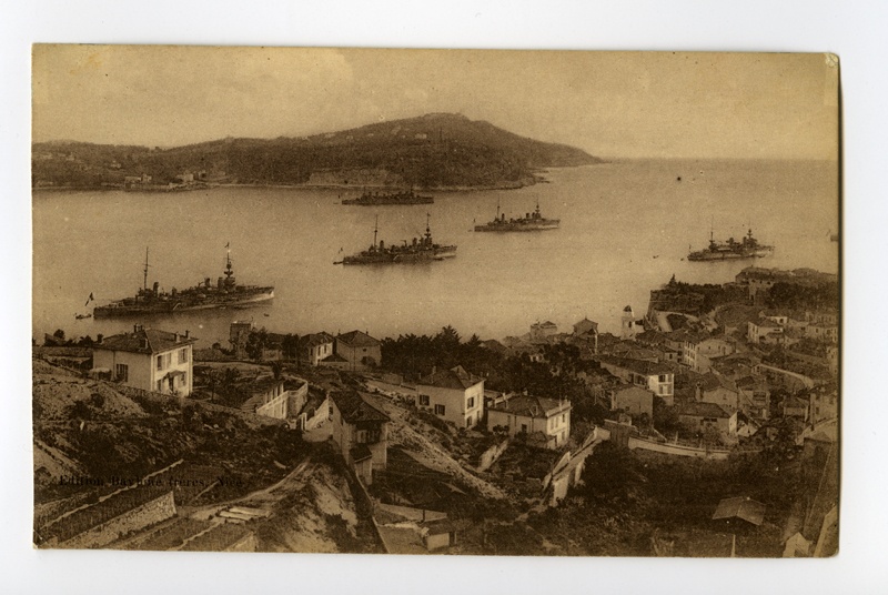 Postkaart. Prantsusmaa. Nizza (Nice).
Üldvaade Nizzale ning lahel olevatele sõjalaevadele