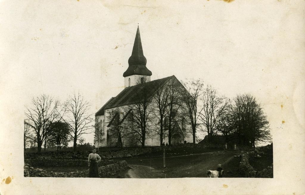 Valjala Martini kirik, vaade loodest