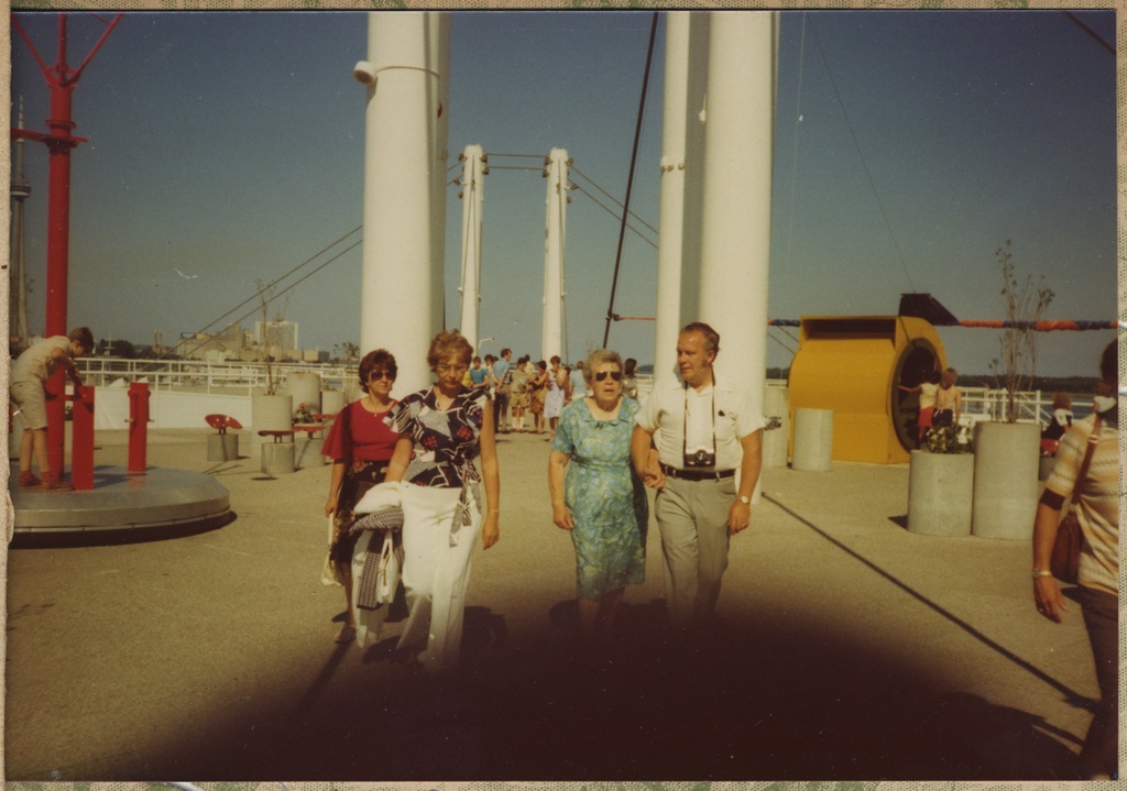 Margareta, Evi, Miine ja Arno Torontos, foto Hermann Tõnissoo perealbumist