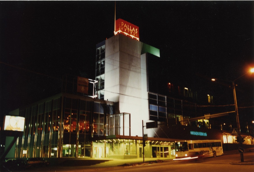 Tartu teenindusmaja rekonstruktsioon hotelliks, eestvaade. Arhitektid Vilen Künnapu, Ain Padrik, Eero Palm