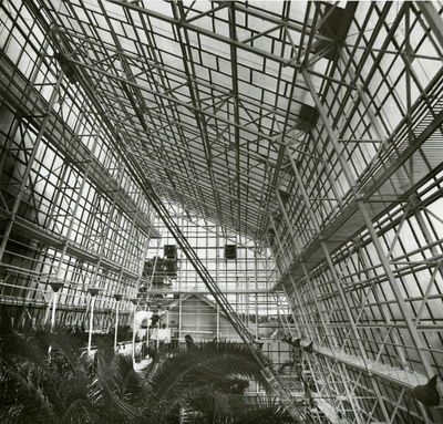 Tartu Ülikooli botaanikaaia palmimaja, katusealune vaade. Arhitekt Ingrid Mardi  similar photo