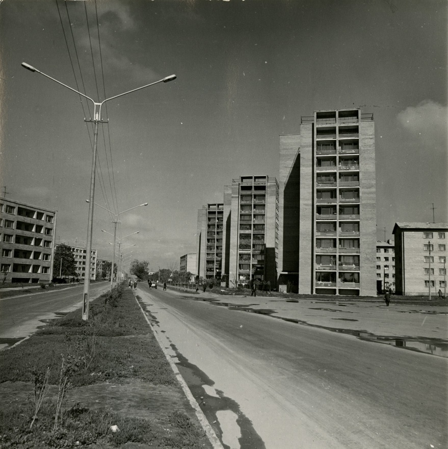 Vaade Kreenholmi prospektile Narvas, vaade tänava hoonestusele